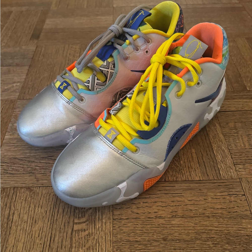 Nike Silver and Yellow Sneakers Sleek Modern Design